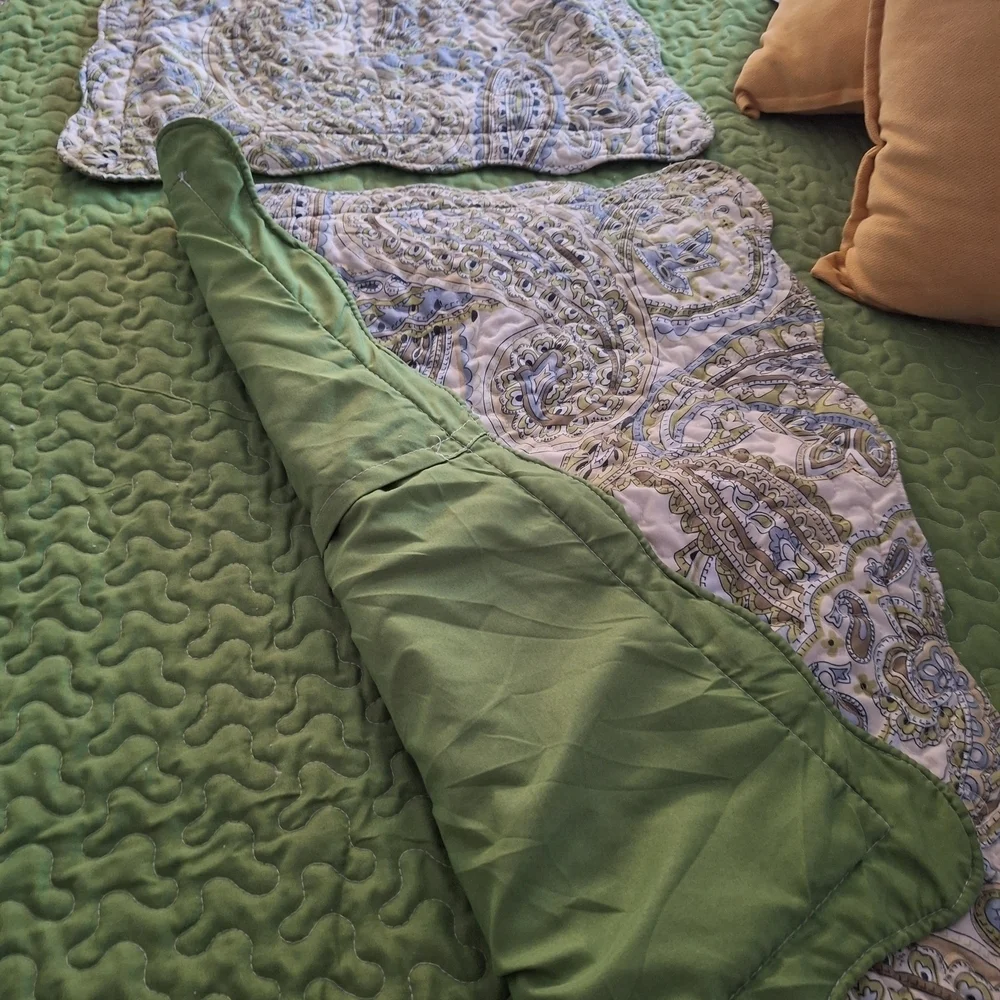 Brandream Green Paisley Patterned Quilt & 2 Yellow Pillows